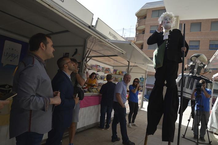 La nova plaça del Mercat acull fins al diumenge la XIII Fira del Libre de Vila-real