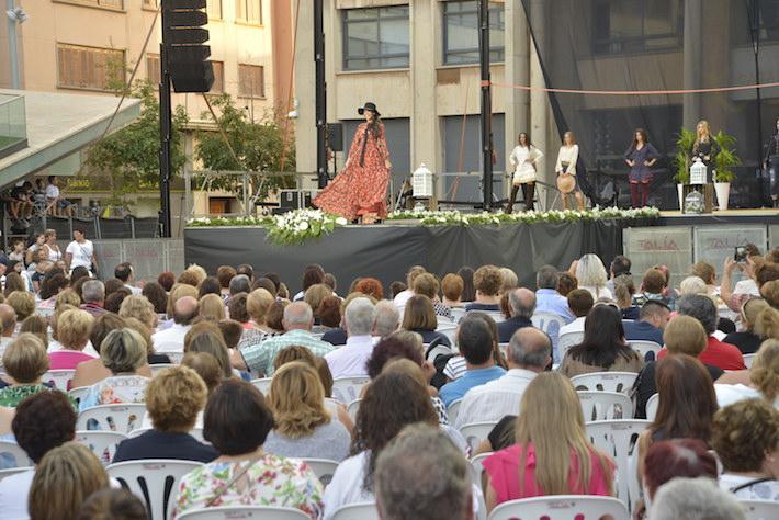 Les últimes tendències arriben la plaça Major de la mà de 'Vine a la moda de Vila-real’