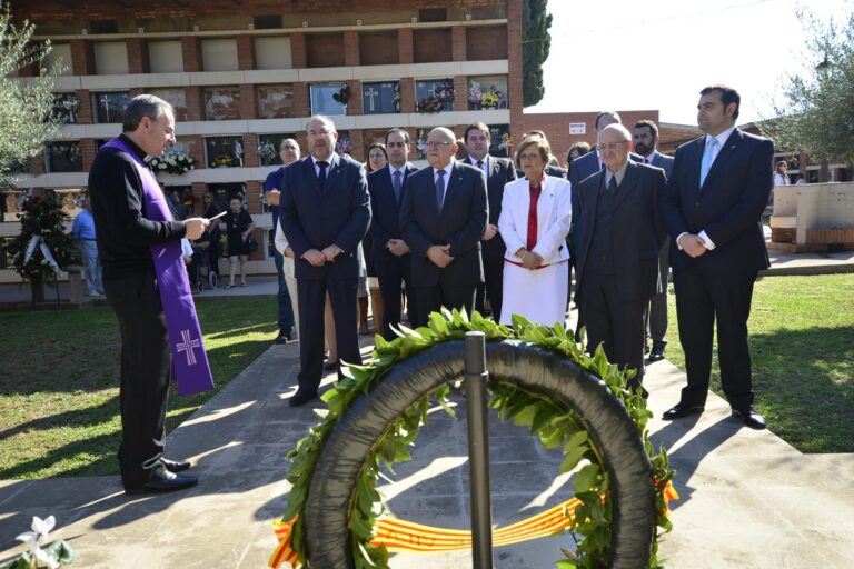 Vila-real celebra la festivitat de Tots Sants que ha tingut lloc al cementeri
