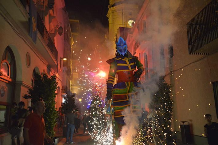 La ciutat es prepara per als empedrats amb la venda de les polseres solidàries