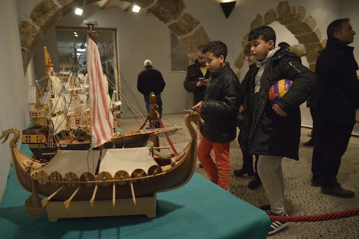 L'exposició 'Marqueteria artesanal' mostra peces realitzades amb fusta a la Casa de l'Oli