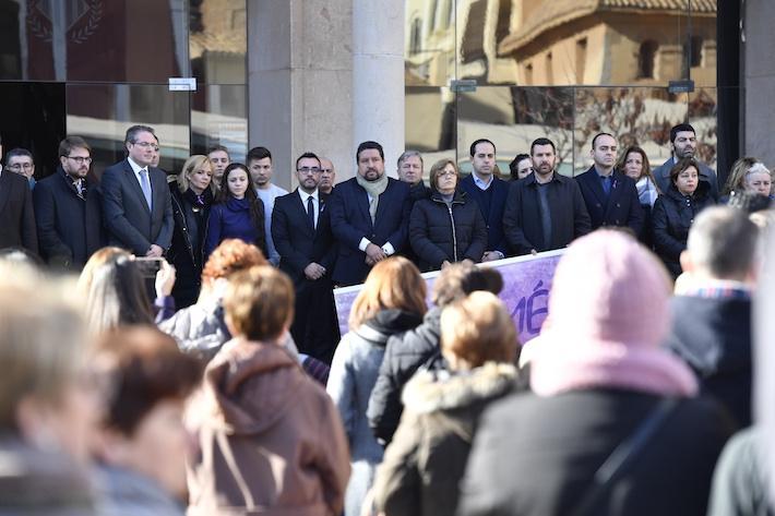 Condemna unànime de l'assassinat d'Andrea Carballo que reobri el debat de vigilar a l'agressor i no a la víctima