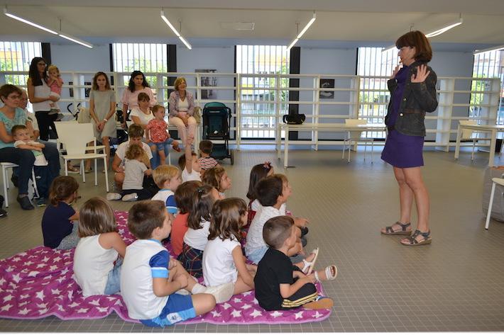 Menuts i majors gaudeixen de la primera sessió de contacontes de la temporada a la BUC