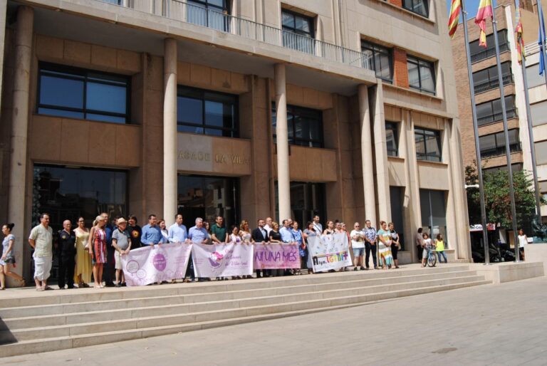 L'Ajuntament ix al carrer per homenatjar l'ùltima víctima de la violència masclista