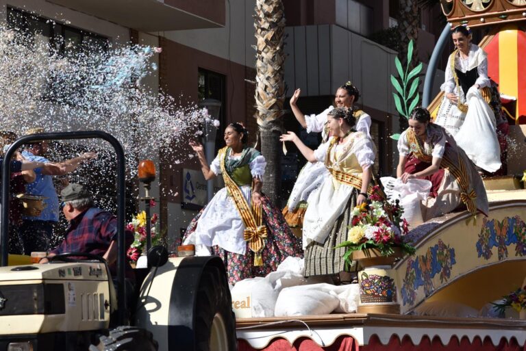Els mosquits, les obres faraòniques, la brutícia, la crisi citrícola o l’amenaça a les Tasques, centren la 56a Cavalcada