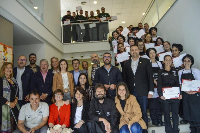 La ciutat suma una trentena de professionals de cuina, jardineria i restauració en la 2a edició de T'Avalem