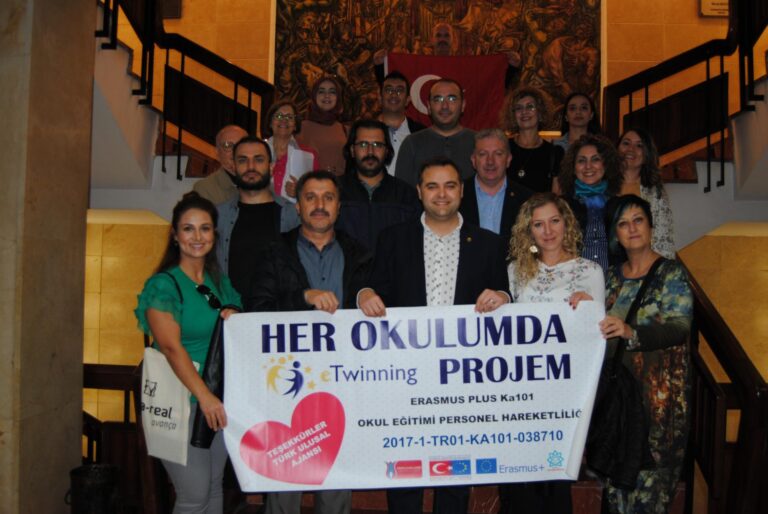 Tretze professors turcs participen en un programa d’intercanvi amb l’IES Broch i Llop