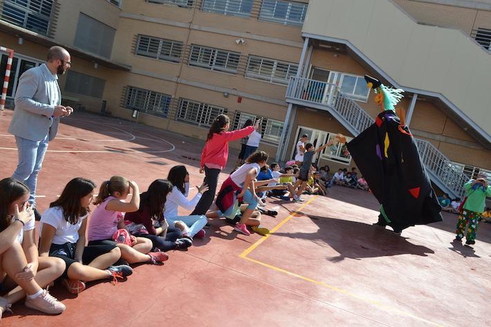 El Correllengua fa la seua primera parada a Vila-real de mà de Xarxa Teatre que passarà per quinze col·legis