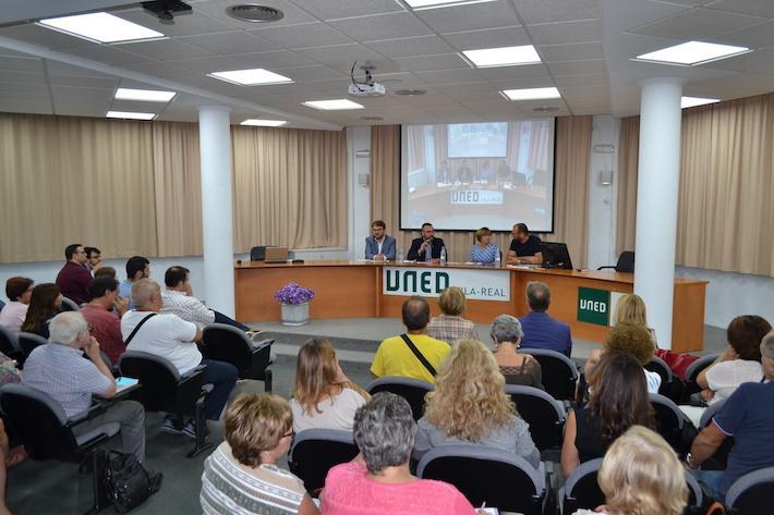 Arranquen les Conferències Blanques de la UNED amb una xarrada sobre la Llei de Dependència