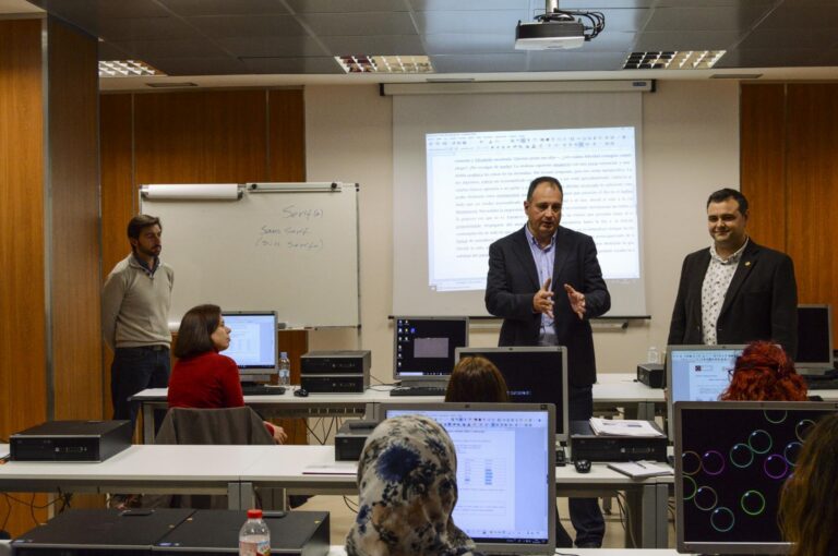 Ochando visita el Viver d'Empreses on es desenvolupa el curs d'Ofimàtica d’ARA-Formació 