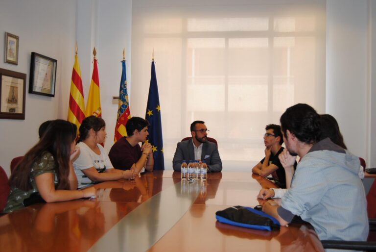 Benlloch escolta les reivindicacions dels alumnes afectats per la revàlida i la LOMCE a Vila-real