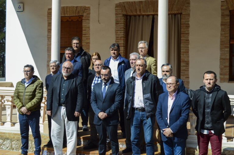 Minut de silenci a Vila-real en rebuig i condemna a l'assassinat masclista d'una dona en Rojales