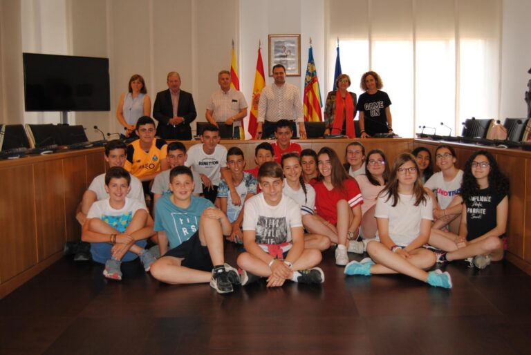 Alumnat d'intercanvi amb el Broch i Llop de la localitat d’Azagra visita l’Ajuntament