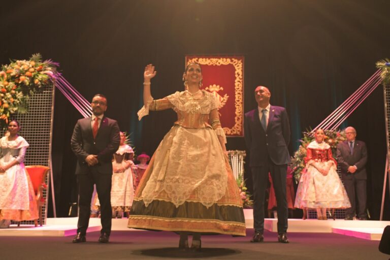 La ciutat es vesteix de gala amb el pregó i la proclamació a reina i dames i inicia el compte enrere per a festes