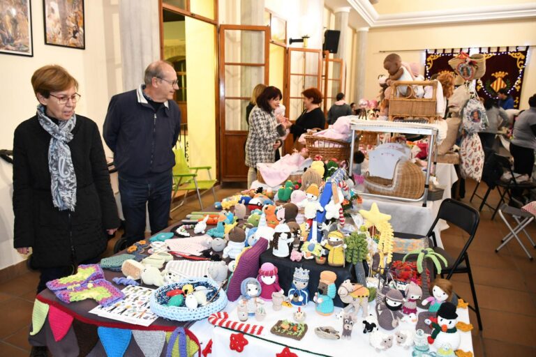 Inaugurada la IV Trobada d'Artesans que estarà durant tot el cap de setmana a la Casa dels Mundina