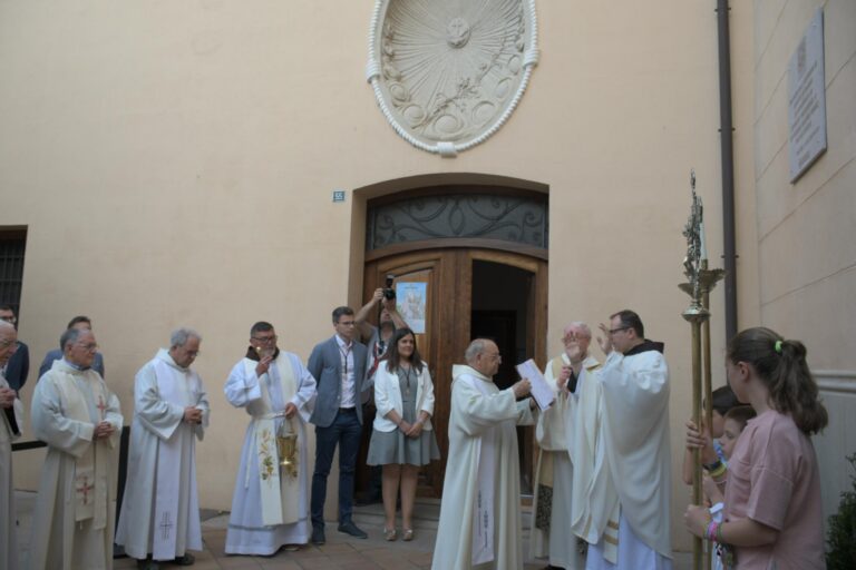 Joventut Antoniana inaugura la placa commemorativa pel seu centenari