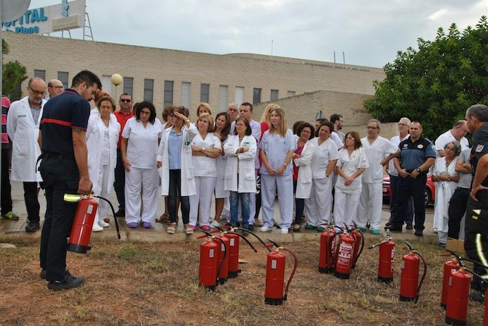 Els Bombers del Parc comarcal de Nules imparteixen una sessió formativa al personal de l'Hospital de la Plana 