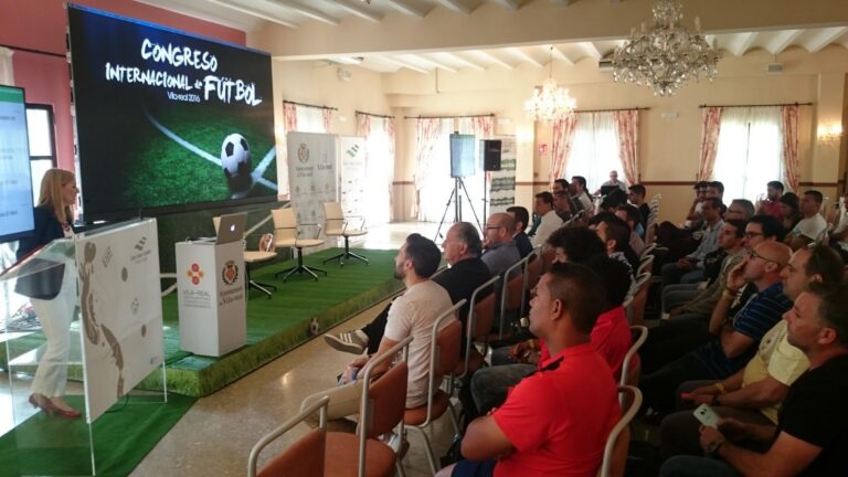 150 inscrits participen a les classes del III Congrés Internacional de Futbol