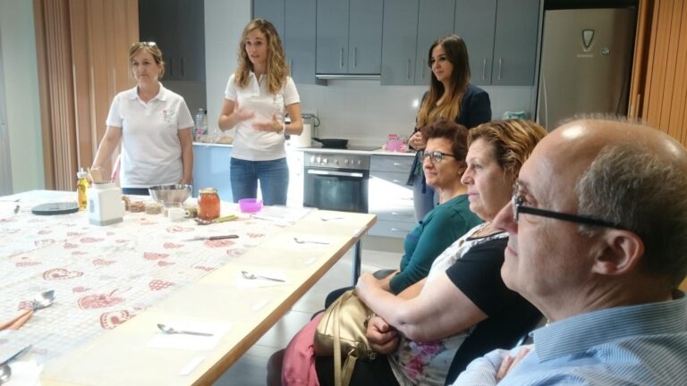 Avui s'ha iniciat el taller de cuina que s'ha celebrat a la Casa de Barri de Sant Ferrán