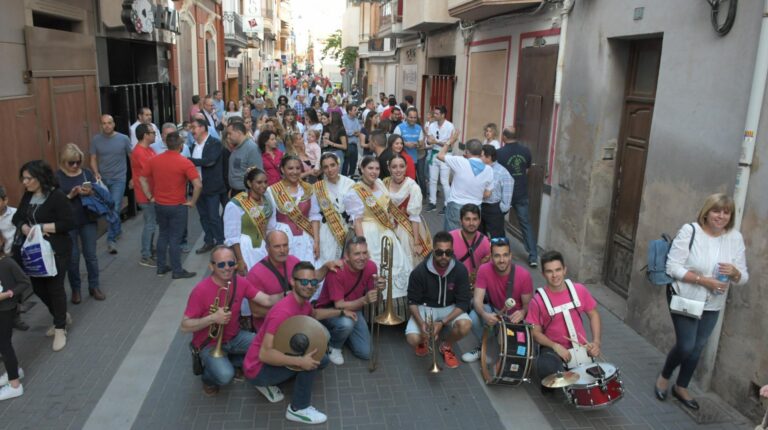 Participativa Crida a la Festa vespertina amb pregó a càrrec dels membres de la Colla Gegantera a Vila-real