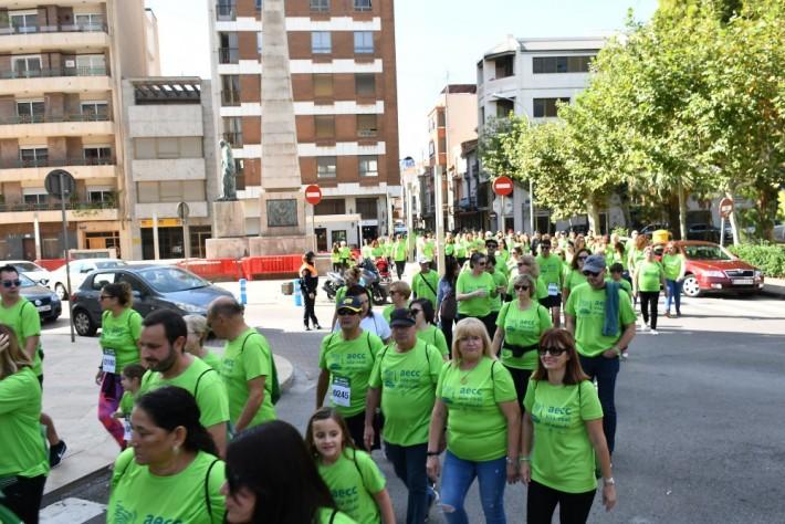Centenars de vila-realencs mostren la seua presència i solidaritat en la marxa contra el càncer