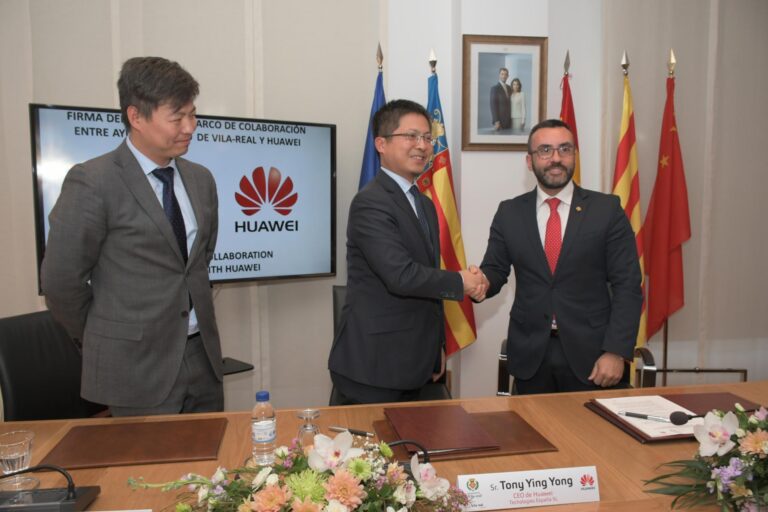 Vila-real signa l'acord amb Huawei i fa un pas de gegant per a convertir-se en una 'smart city’ amb tecnologia 5G