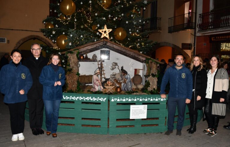 Porcelanosa il·lumina Vila-real amb l’arbre de Nadal i el Naixement a la Plaça de la Vila