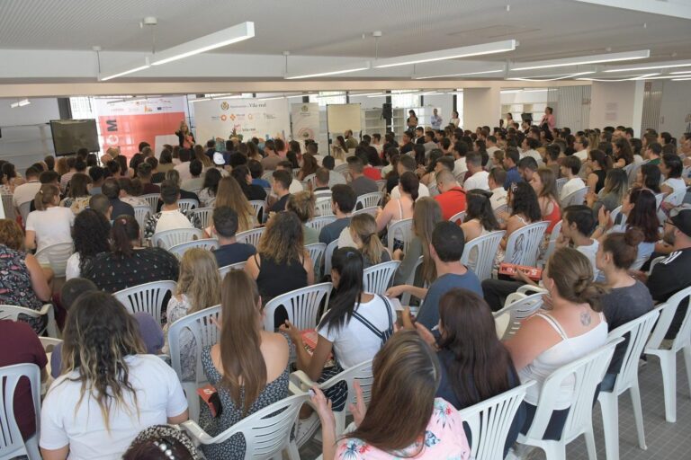 Prop de 400 joves aspirants a tindre la seua primera experiència laboral participen en la 5a jornada Avalem