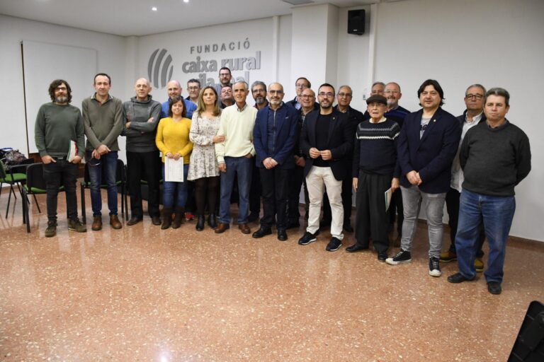 El 8é curs d'agricultura finalitza amb el lliurament de diplomes als participants 