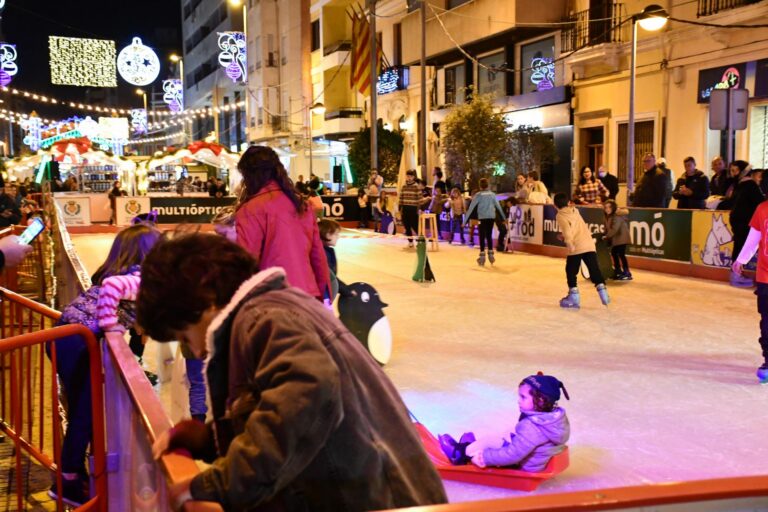 Molta participació en la inauguració de la fira de nadal de Vila-real