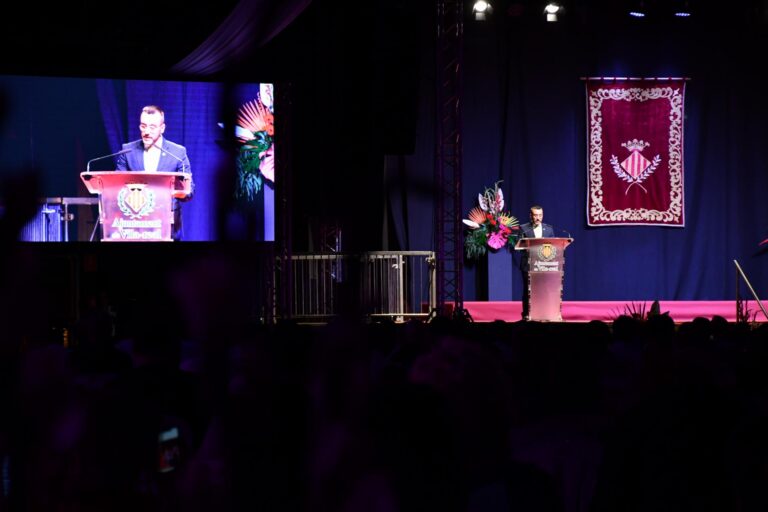 Vila-real ret homenatge a 704 reines i dames de la ciutat