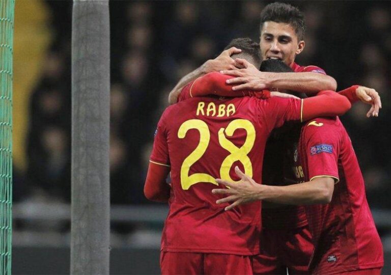 El Villarreal supera a l'Astana (2-3) amb gols de Raba i Bakambú i es fica als setzens de l'Europa League