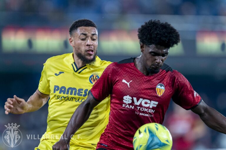 El Villarreal s’imposa al València en un derbi descafeïnat on Danjuma va segellar els gols del triomf (2-0)