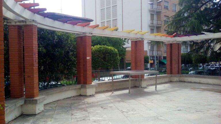 L’artista E1000 deixa la seua empremta en la Panderola, la Glorieta 20 de Febrer i l’edifici de Serveis Socials