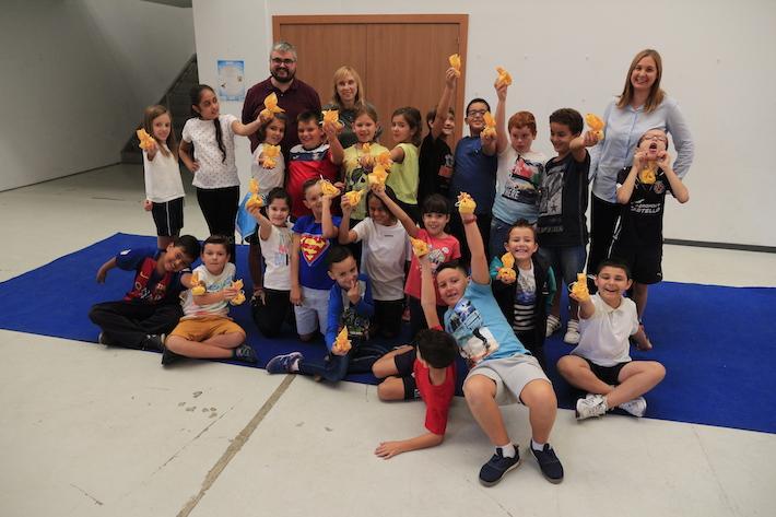 600 xiquets i xiquetes d’onze col·legis participen en tallers didàctics a l’Espai Jove sobre el 9 d’octubre i sant Donís 