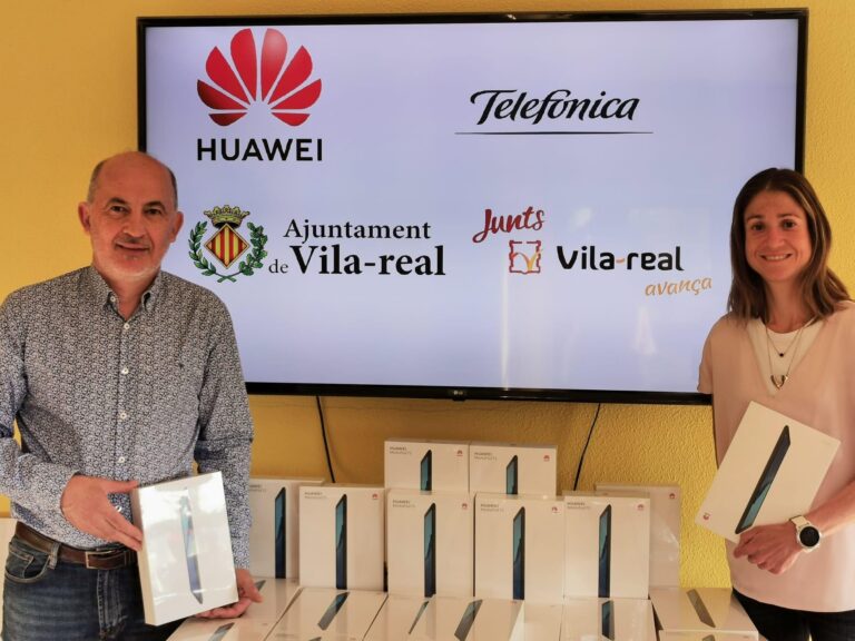 Vila-real reparteix 50 tauletes amb internet entre els estudiants més vulnerables