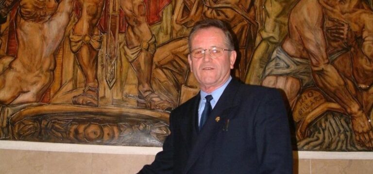 Vila-real mostra el condol per la defunció d'Emeterio Bustos