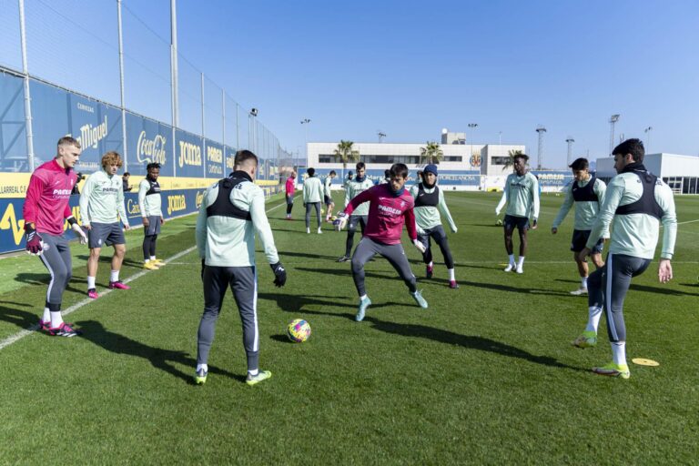 El Villarreal es prepara per a un exigent març amb cinc partits, dos de la Conference League