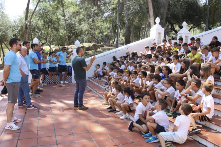 Benlloch visita l'Escola Esportiva d'Estiu al Termet