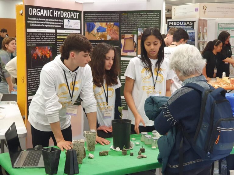 El col·legi Santa María representa a la Comunitat en Exporecerca Jove de Barcelona
