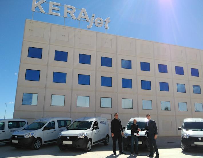 KERAjet, capdavanter en impressió digital ceràmica, renova la seua flota amb la gamma Dacia