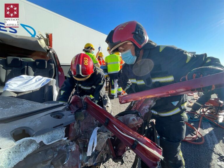 Una persona atrapada en un accident de tràfic a Vila-real