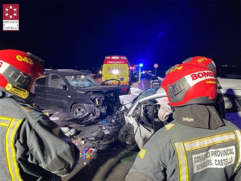 Accident a la N-340, a l’altura de Vila-real, amb atrapats