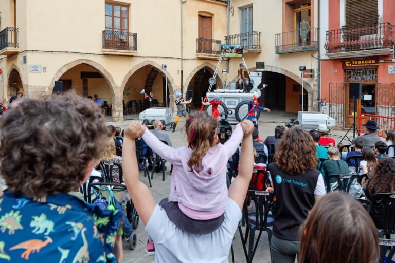 GALERIA | Vila-real celebra la primera jornada del Festival Internacional de Teatre al Carrer