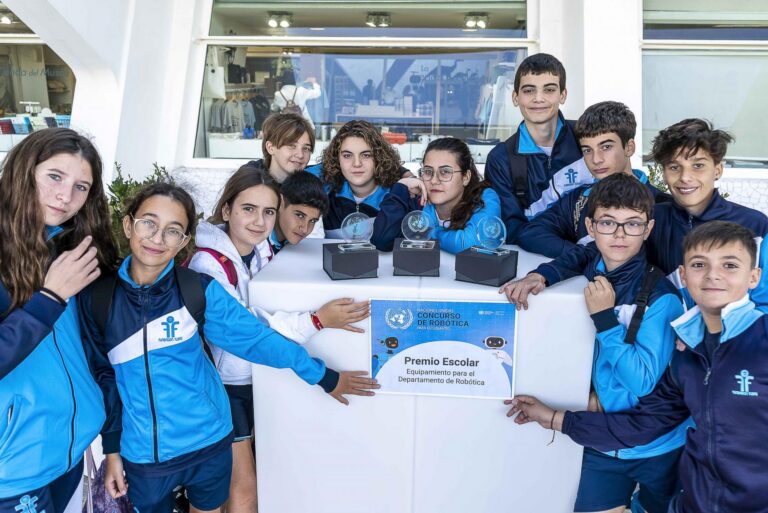 Fundació Flors, podi del Concurs de Robòtica de l’ONU a València