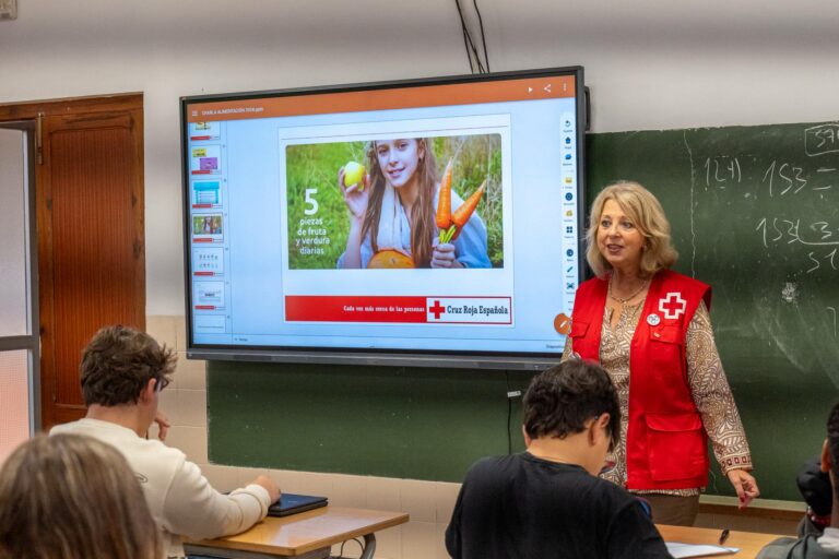 Creu Roja impulsa tallers per a l’alumnat sobre alimentació, primers auxilis i educació sexoafectiva