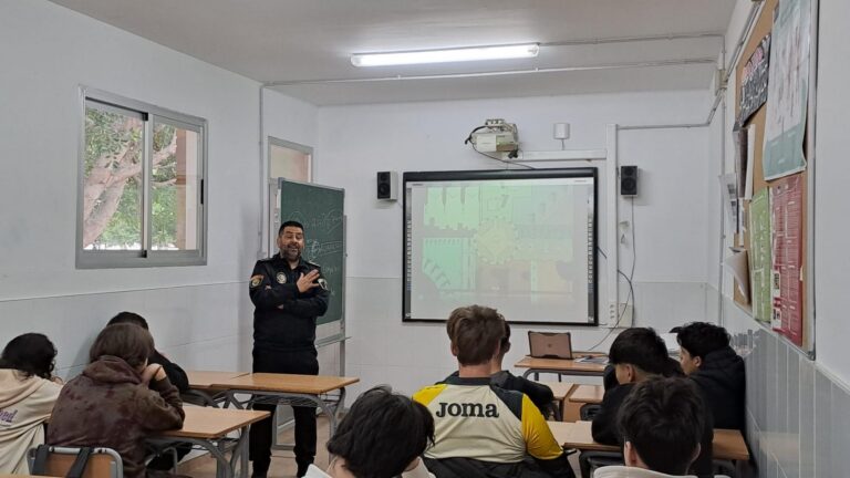 El col·legi Fundació Flors impulsa la convivència amb la Policia Local