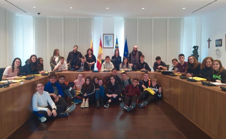 L’alumnat del Broch i Llop coneix el funcionament de Ca la Vila i la història local