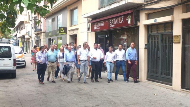 El tradicional esmorzar de festes del PP reuneix a més de 500 veïns i autoritats provincials