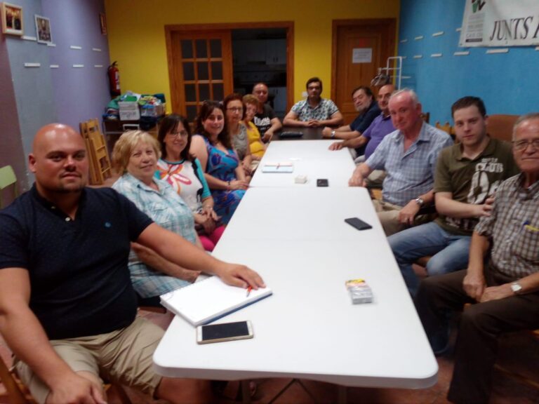 Miriam Caravaca s’estrena com a edil de Proximitat i es reuneix per primera vegada amb les associacions de veïns